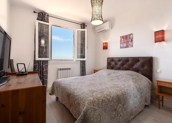 Alta Vista , Avec Piscine Privee Et Vue Exceptionnelle Pres D'ajaccio *